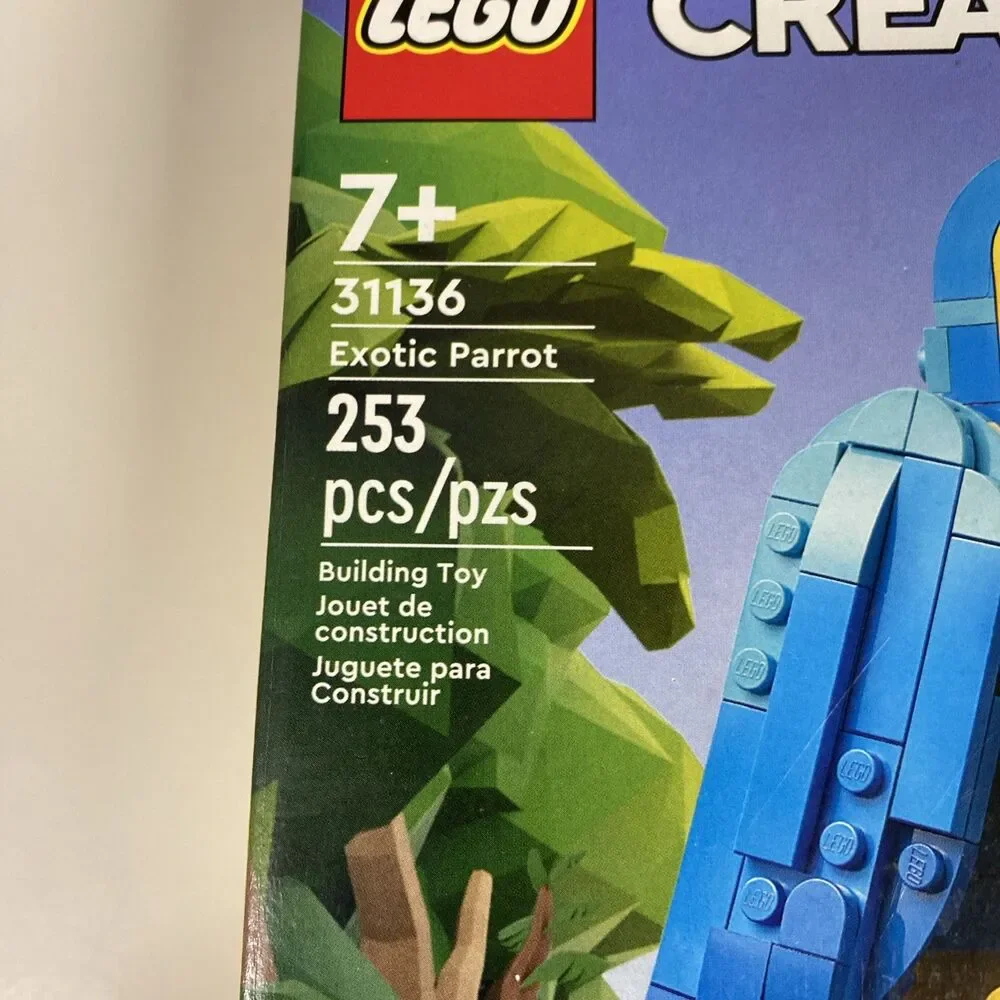 LEGO CREATOR: Exotic Parrot (31136)